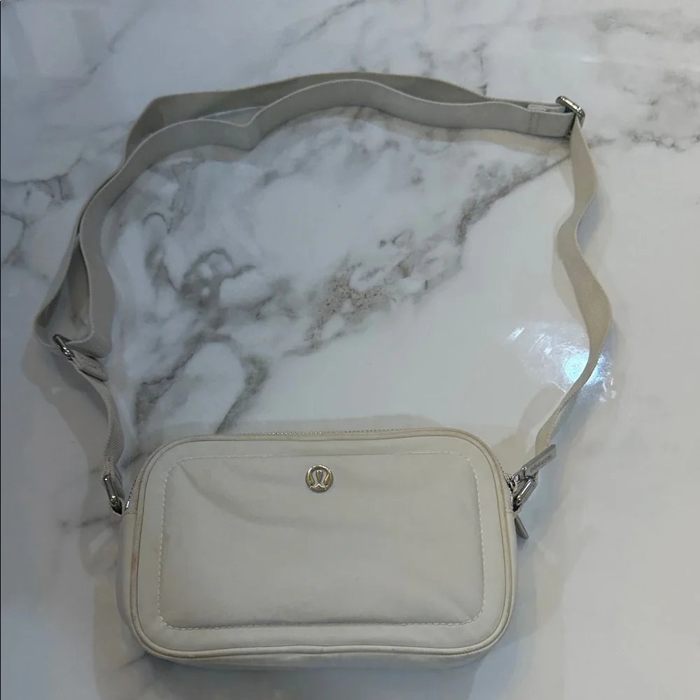 Lululemon crossbody bag - Picture 1 of 5